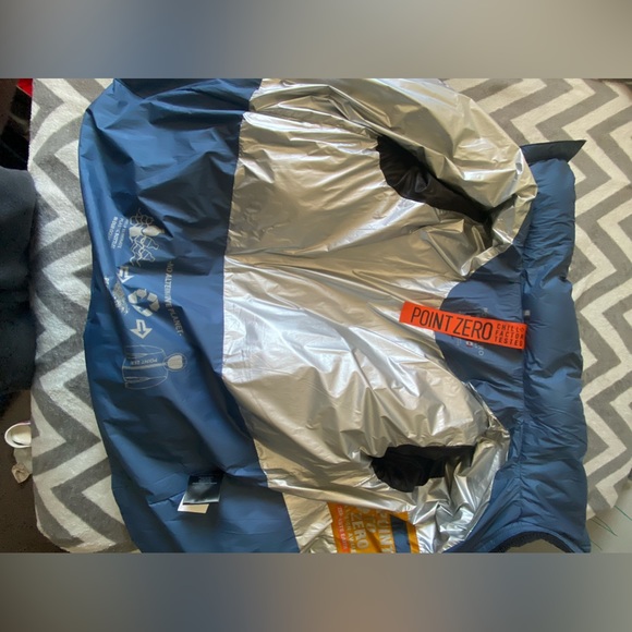 Worn less than 10 times, very warm and comfortable. - Picture 4 of 5